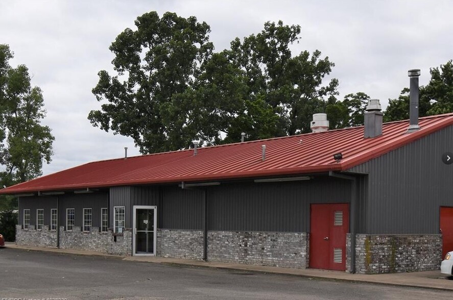 11 W Walnut St, Stilwell, OK for sale - Building Photo - Image 1 of 1