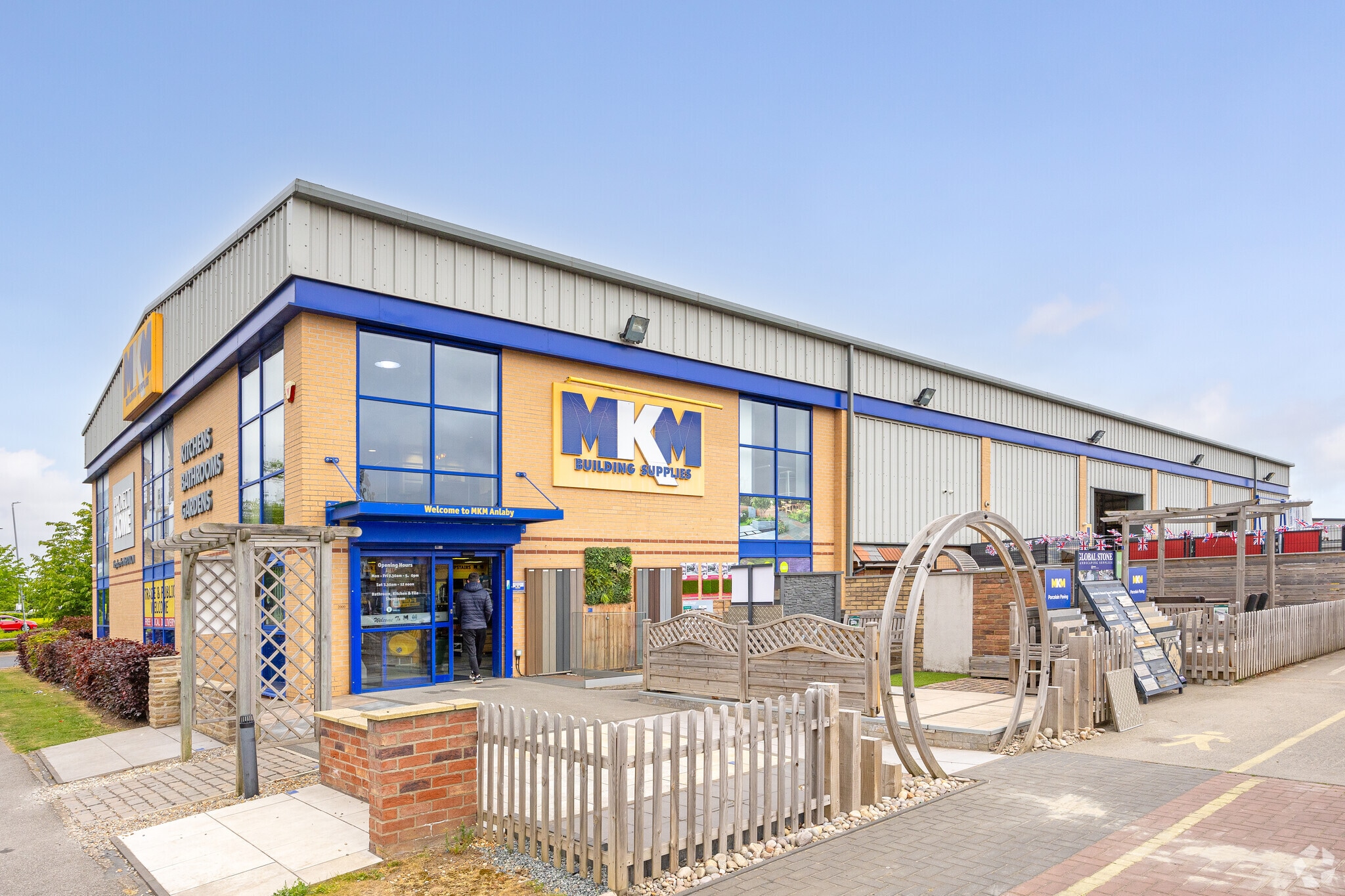MKM BUILDING SUPPLIES portfolio of 2 properties for sale on LoopNet.co.uk Building Photo- Image 1 of 4