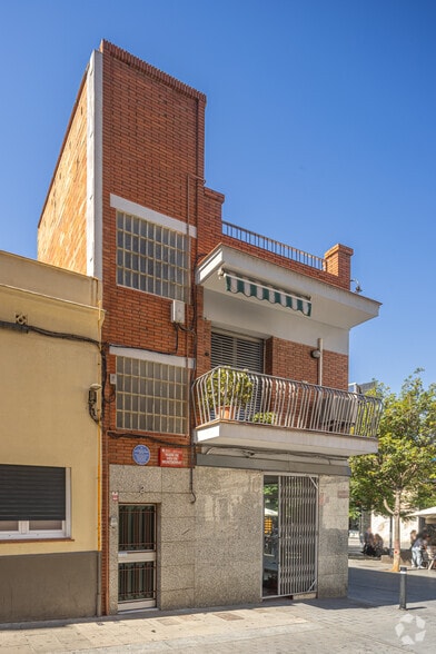 Carrer Mare de deu de Montserrat, 2, Santa Coloma de Gramenet, Barcelona to rent - Building Photo - Image 3 of 3