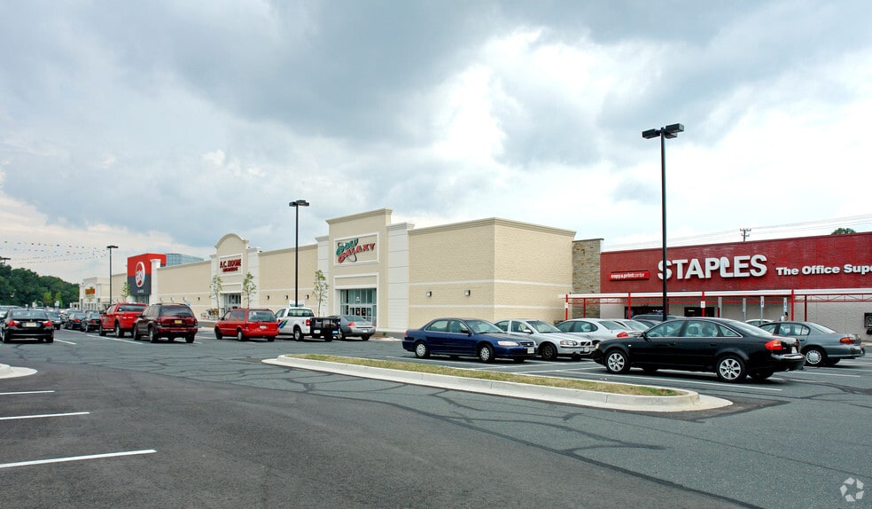 801-819 Goucher Blvd, Towson, MD to rent - Building Photo - Image 1 of 16