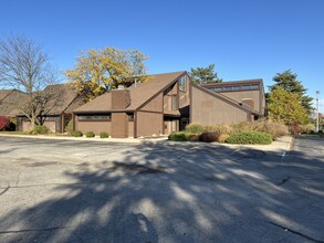 205-217 E Washington Center Rd, Fort Wayne, IN for rent Building Photo- Image 1 of 19