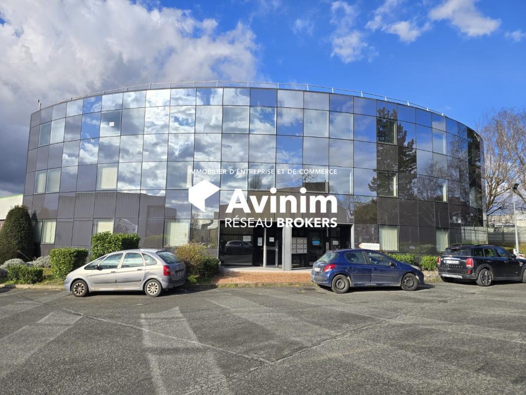 Office in Gonesse to rent Building Photo- Image 1 of 9