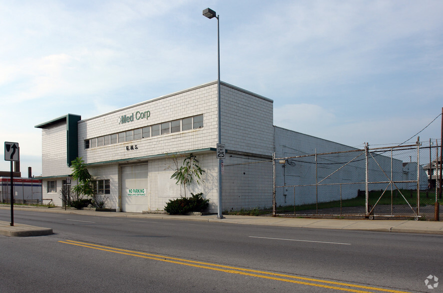 1811 Monroe St, Toledo, OH for sale - Primary Photo - Image 1 of 1