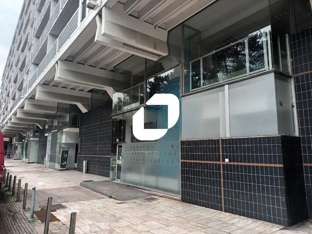 2/26 Rue Alexandre Desrousseaux, Lille for sale Building Photo- Image 1 of 13