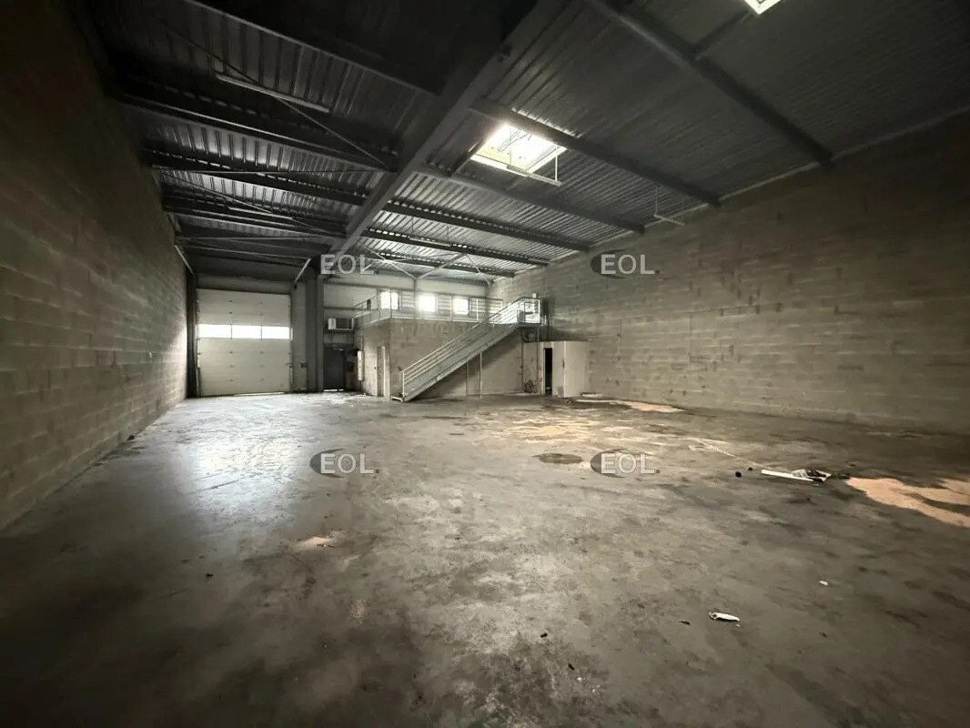 Light Industrial in Croissy-Beaubourg to rent Interior Photo- Image 1 of 6