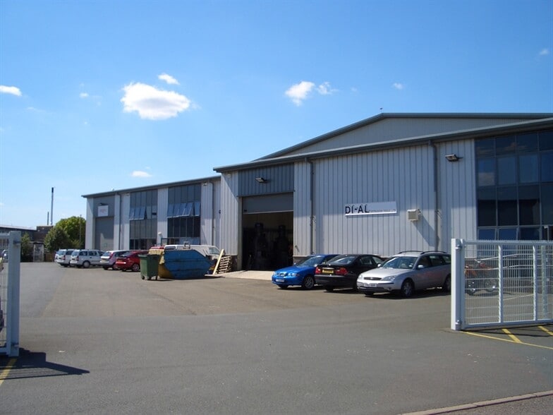 Cheltenham Rd E, Gloucester to rent - Building Photo - Image 3 of 8