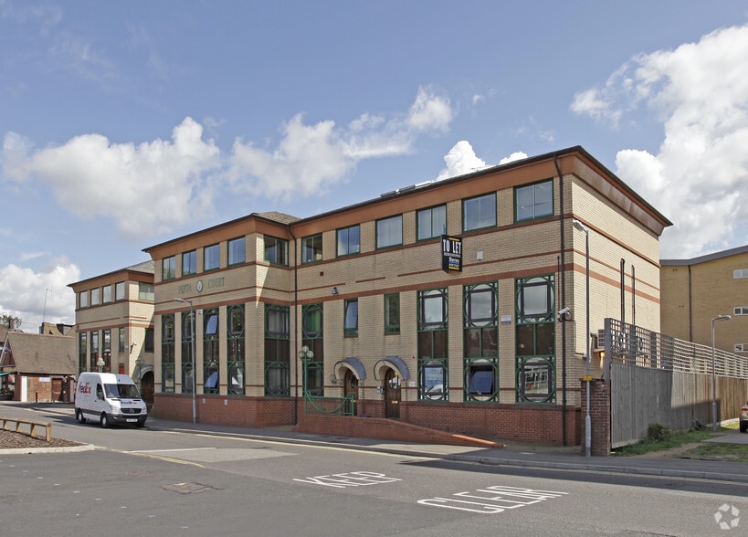 Station Rd, Borehamwood to rent - Building Photo - Image 1 of 26