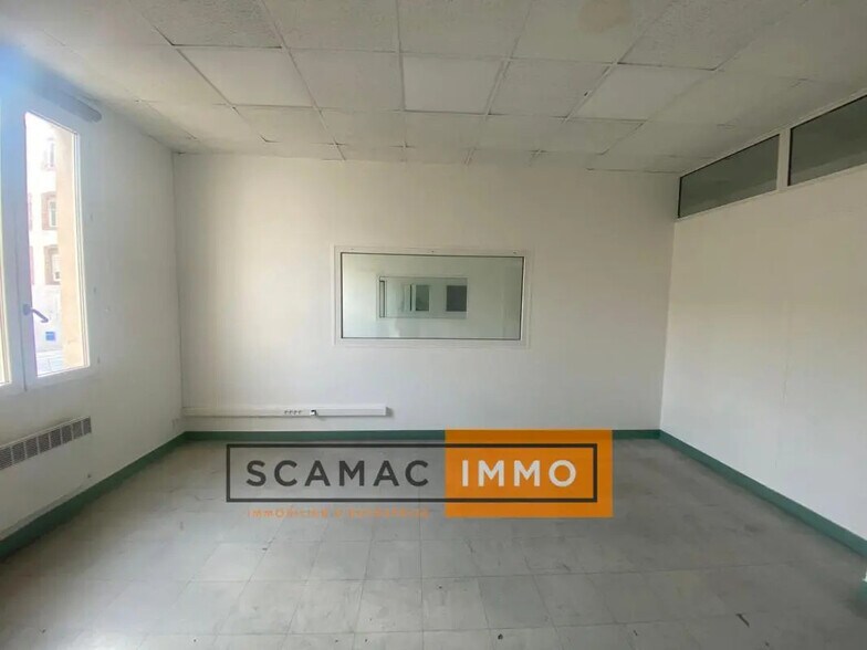 Office in Marseille for sale - Building Photo - Image 2 of 9