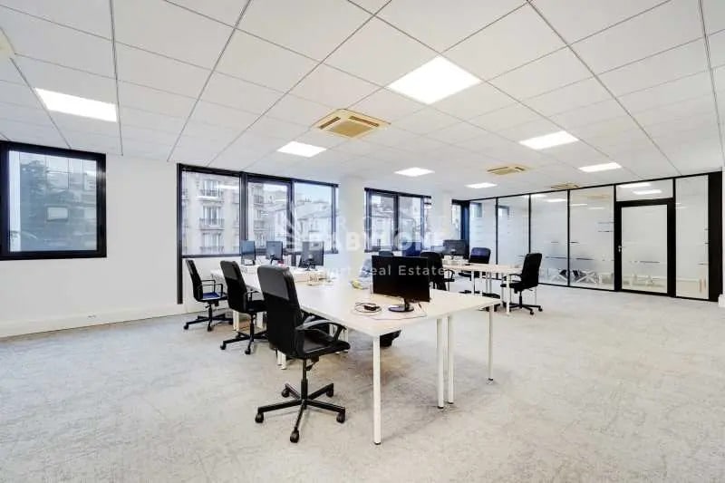 Office in Levallois-Perret to rent Interior Photo- Image 1 of 10