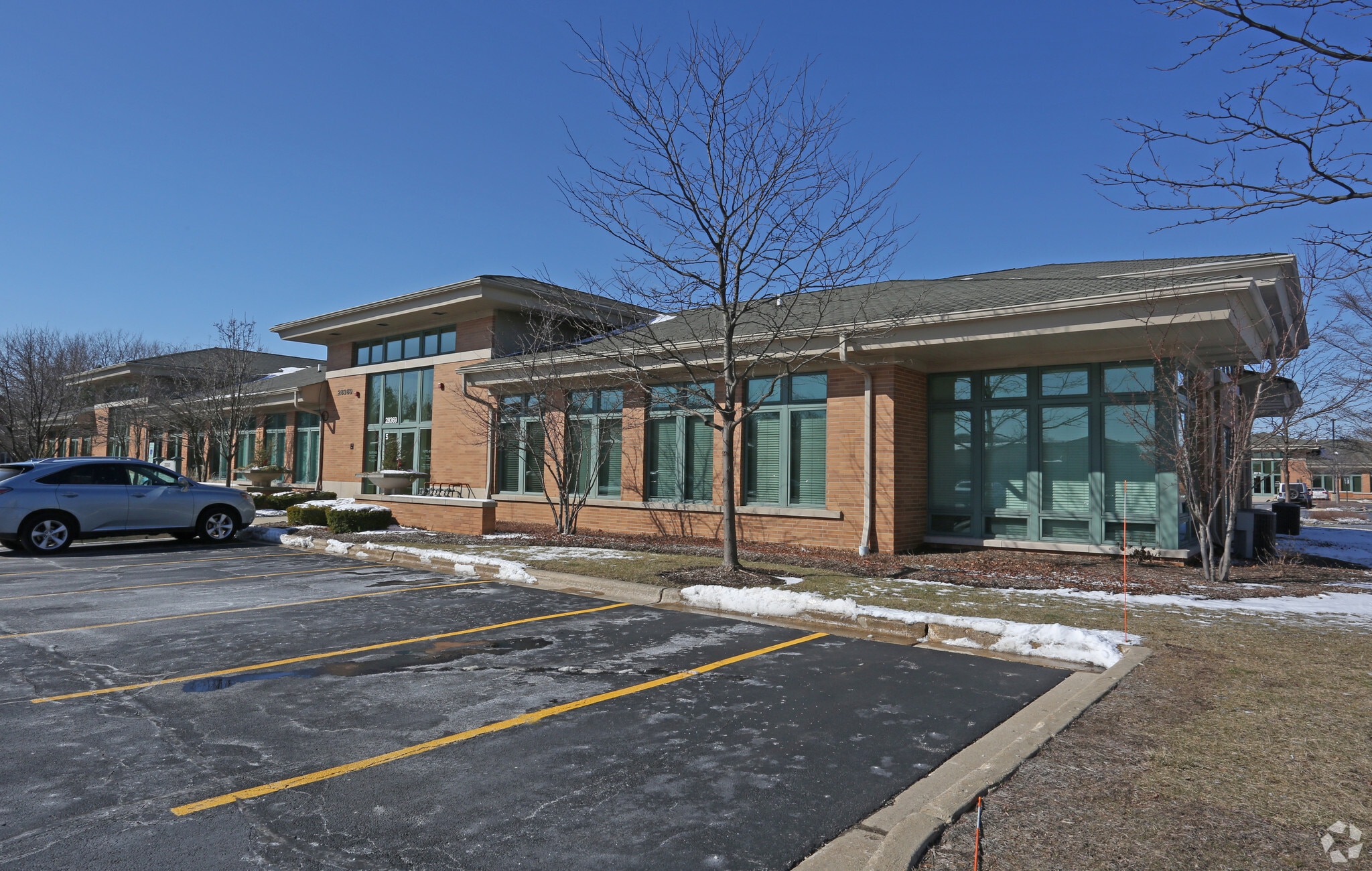 28369 Davis Pky, Warrenville, IL to rent Primary Photo- Image 1 of 35