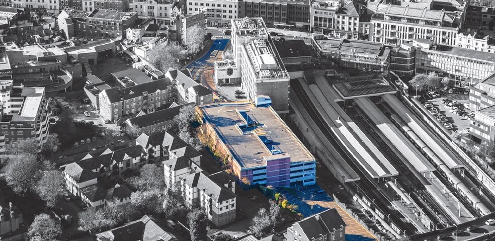 74 Lichfield Gdns, Richmond for sale - Primary Photo - Image 1 of 1