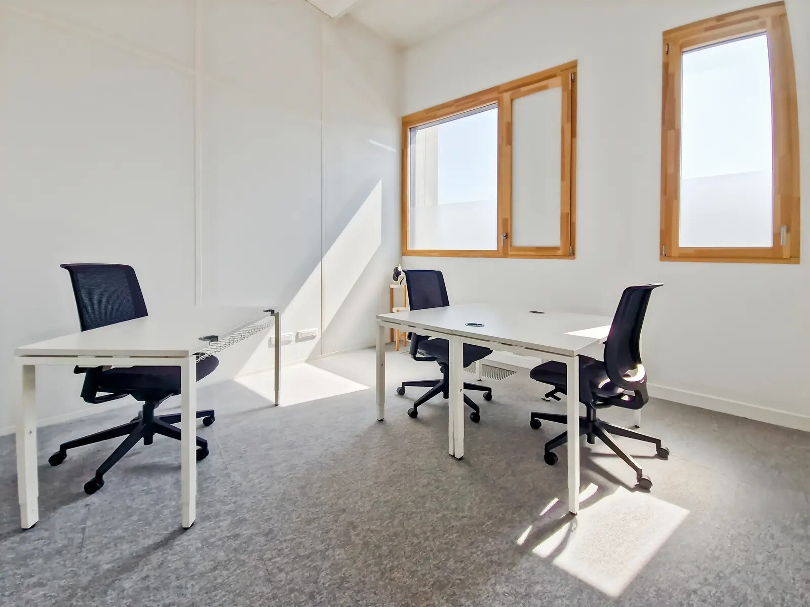 Office in Grenoble to rent Interior Photo- Image 1 of 11
