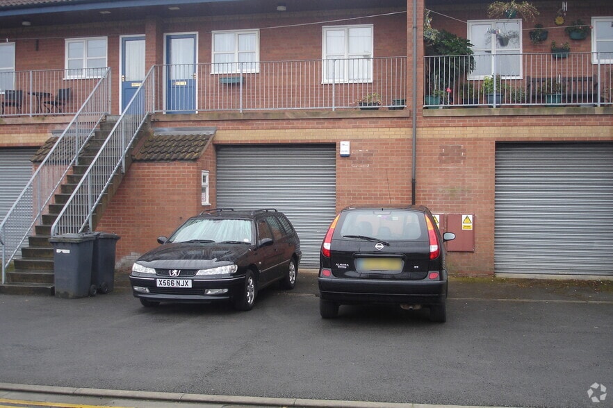 Moorwell Rd, Scunthorpe to rent - Primary Photo - Image 1 of 2