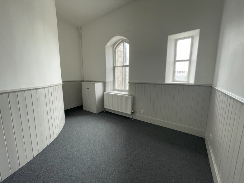 6 Carden Pl, Aberdeen to rent - Building Photo - Image 2 of 7