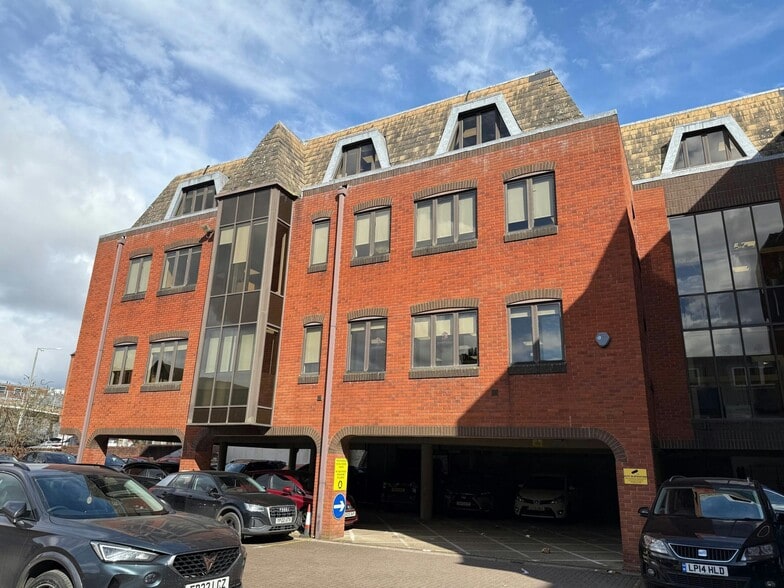 Vaughan Rd, Harpenden to rent - Building Photo - Image 2 of 2