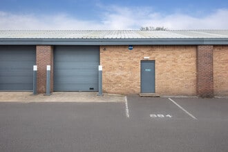 882 Plymouth Rd, Slough to rent Building Photo- Image 2 of 2