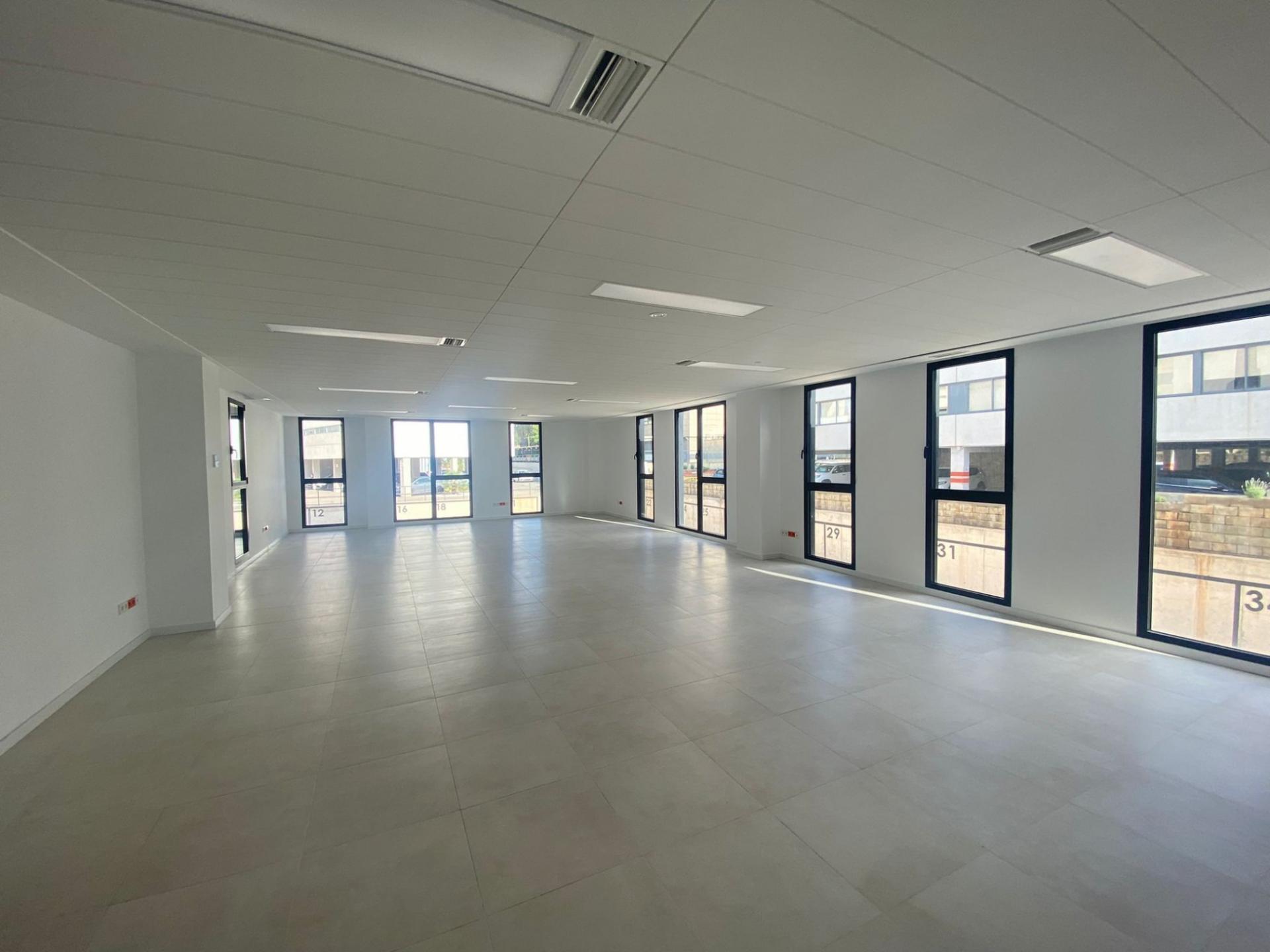 Office in Paterna to rent Building Photo- Image 1 of 28