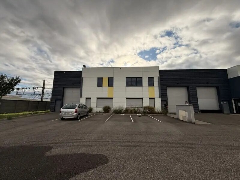 Industrial in Saint-Fons to rent Building Photo- Image 1 of 12