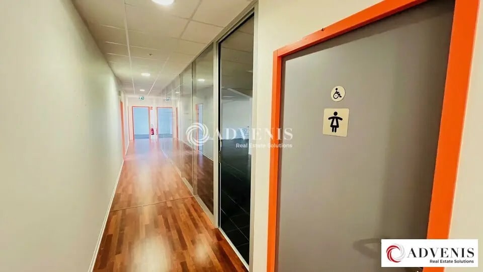 Office in Gradignan to rent - Interior Photo - Image 2 of 12