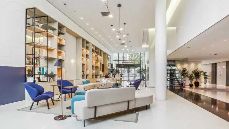 96-104 avenue Charles de Gaulle, Neuilly-sur-Seine to rent - Lobby - Image 3 of 9