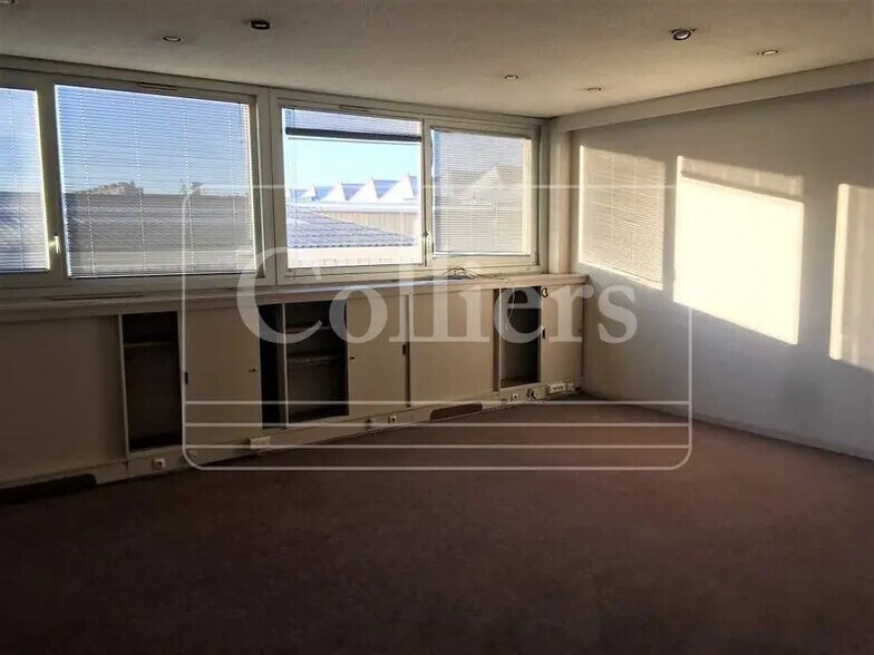 Office in Marseille to rent - Interior Photo - Image 2 of 5