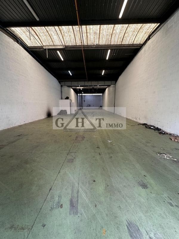 Industrial in SAINT-OUEN-L'AUMONE to rent Interior Photo- Image 1 of 5