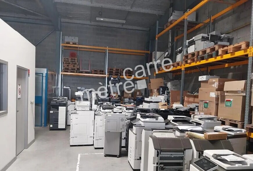 Light Industrial in Nantes to rent - Interior Photo - Image 1 of 4