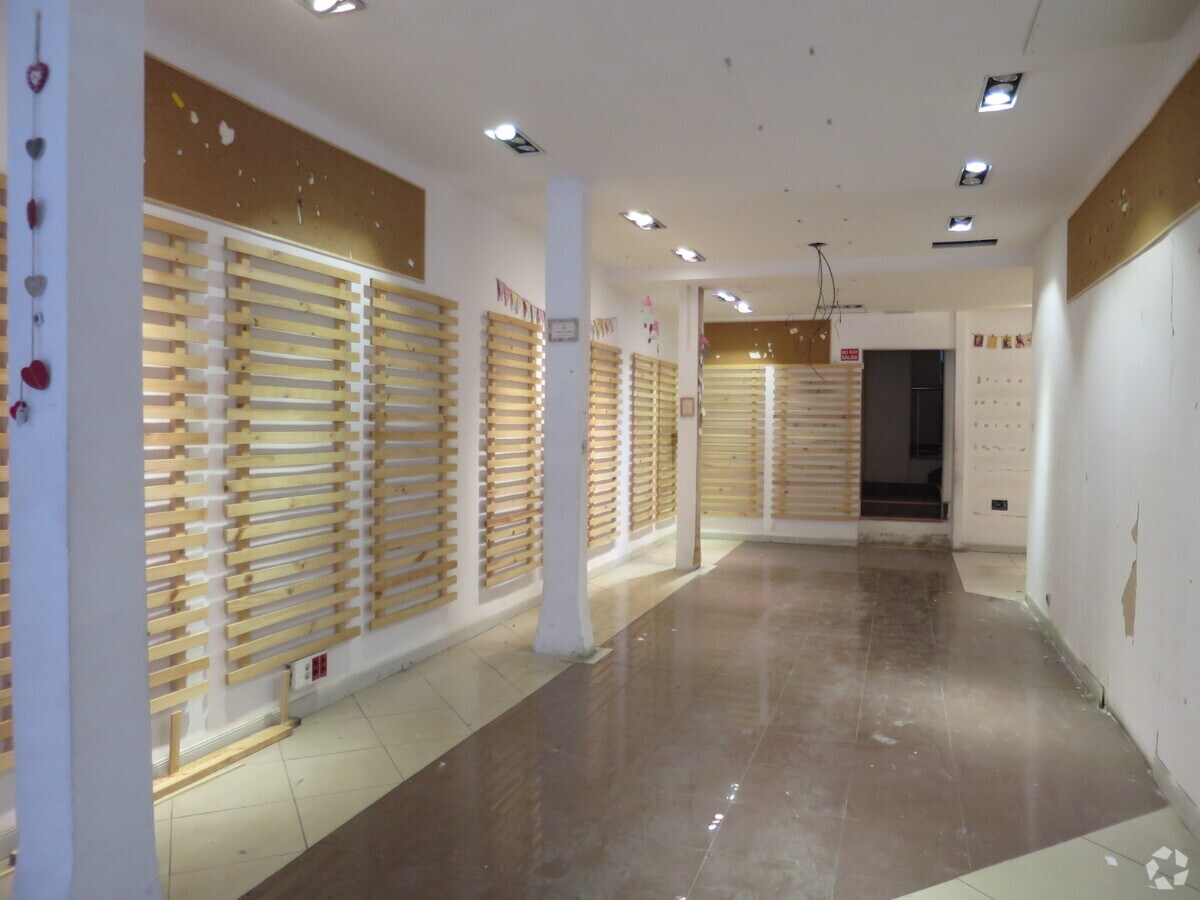 Madrid, MAD 28015 - Unit Puerta A, Esc. 1 -  - Interior Photo - Image 2 of 7
