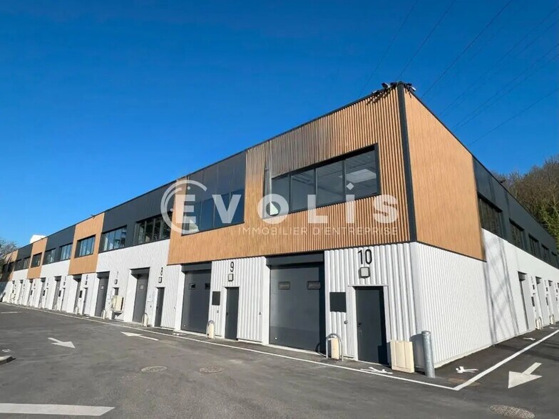 Light Industrial in Neuilly-Plaisance to rent - Building Photo - Image 1 of 16