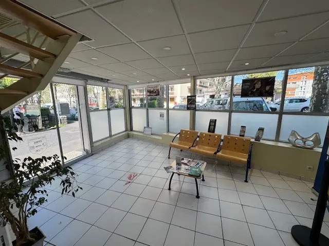 Location Bureaux 110 m² - Photo 1