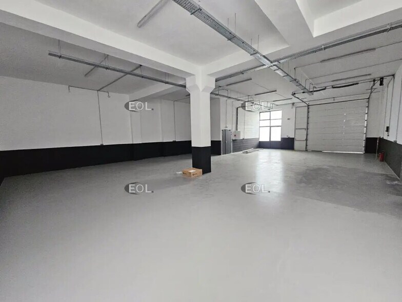 Light Industrial in Villejuif to rent - Interior Photo - Image 2 of 6