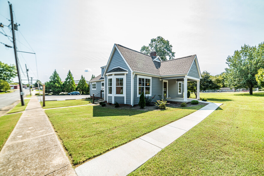 301 Houston, Scottsboro, AL for sale - Building Photo - Image 1 of 1