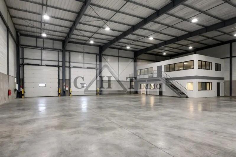 Industrial in Chambly for sale Building Photo- Image 1 of 3