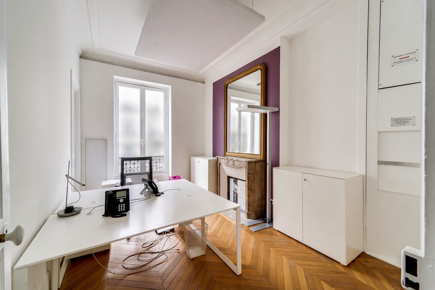Office in Paris for sale - Building Photo - Image 2 of 4