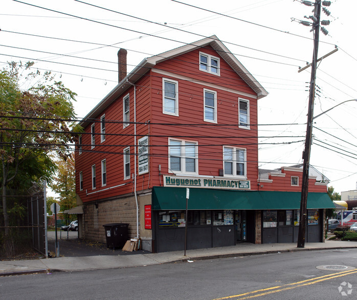 877 Huguenot Ave, Staten Island, NY for sale - Primary Photo - Image 1 of 1