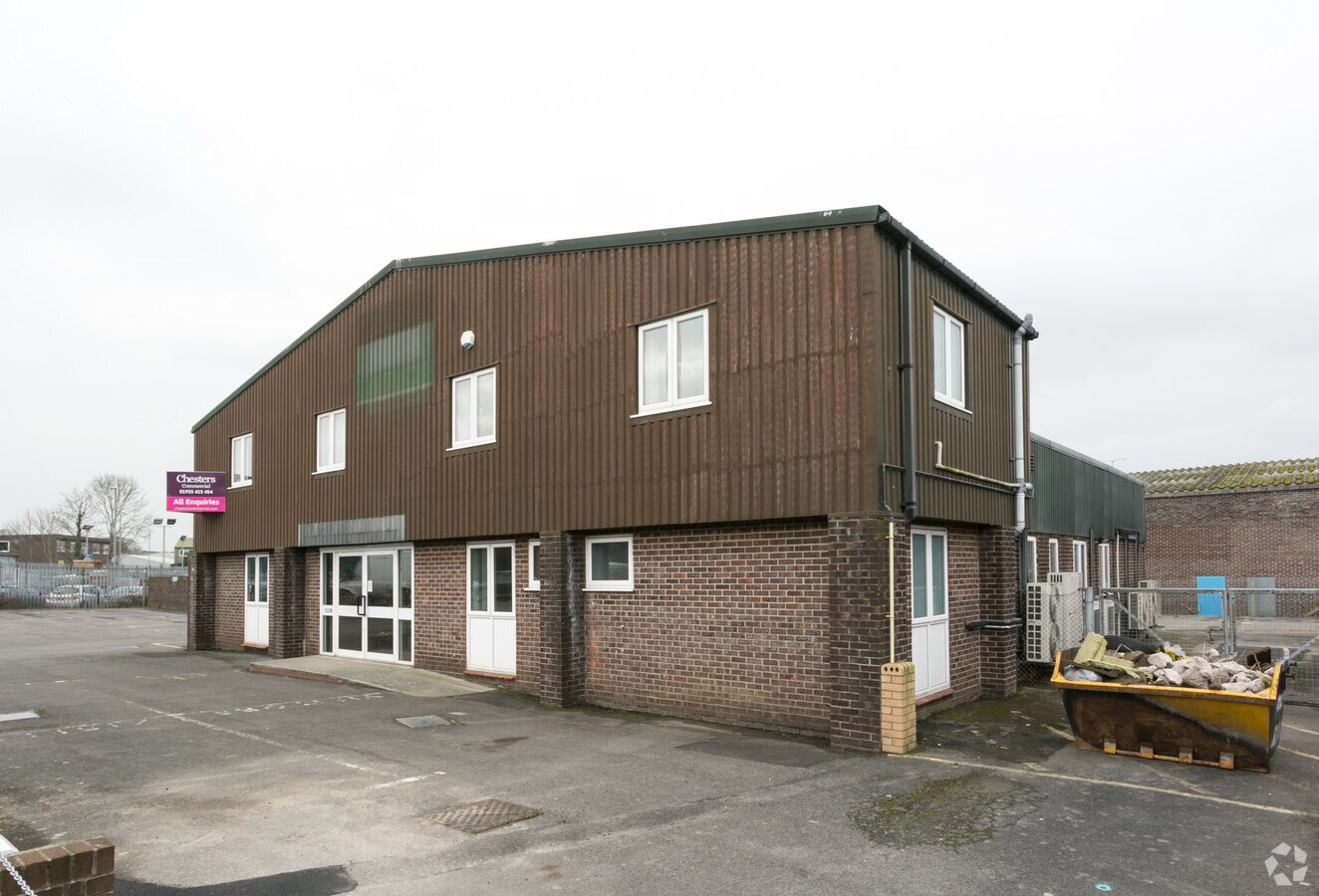 24 Garrett Rd, Yeovil BA20 2TJ UK