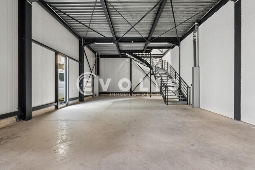 Light Industrial in Bagnolet to rent - Interior Photo - Image 2 of 11