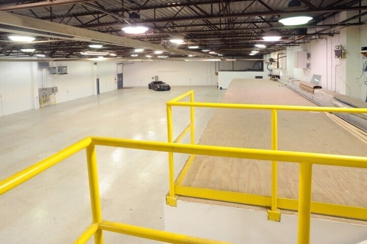 1301-1371 Saw Mill Run Blvd, Pittsburgh, PA to rent - Building Photo - Image 3 of 12