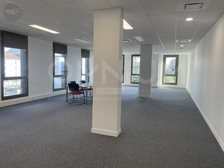 Office in Décines-Charpieu for sale - Interior Photo - Image 3 of 13