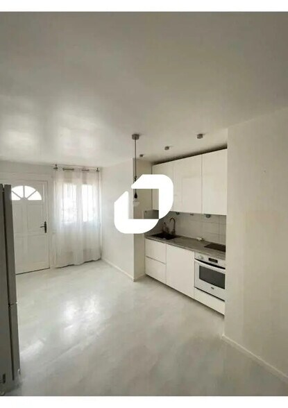 Office in Clamart to rent - Interior Photo - Image 3 of 5