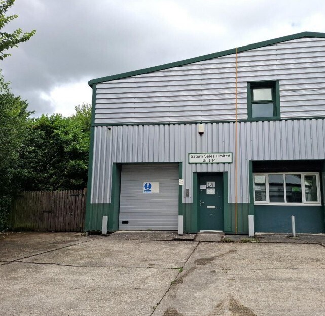 Boarshurst Ln, Greenfield to rent Building Photo- Image 1 of 2