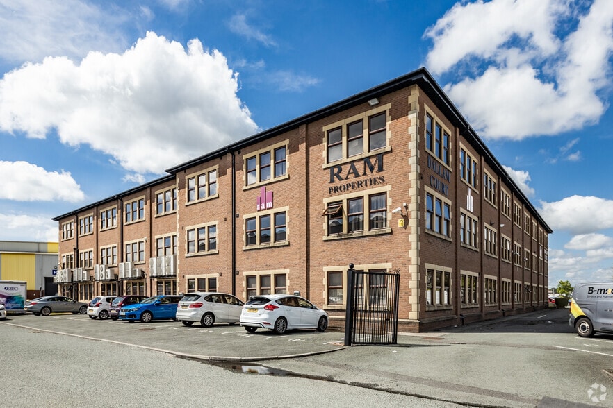 Dallam Ln, Warrington to rent - Building Photo - Image 1 of 3
