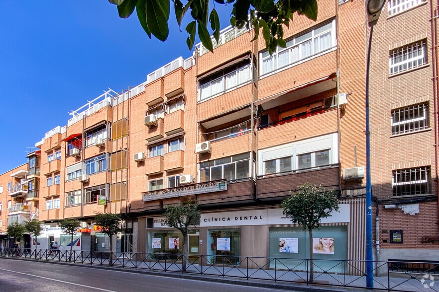 Avenida Fuenlabrada, 64, Leganés, Madrid to rent - Building Photo - Image 2 of 2