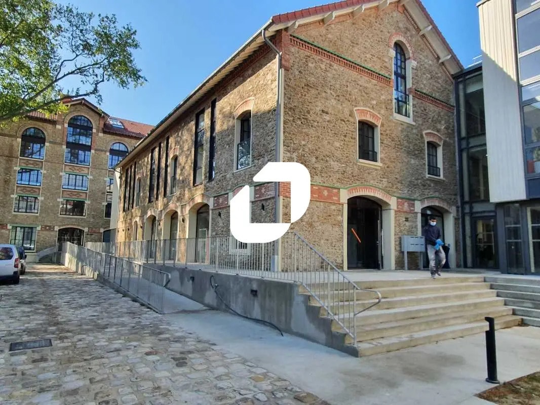 Office in Ivry-sur-Seine for sale Building Photo- Image 1 of 11