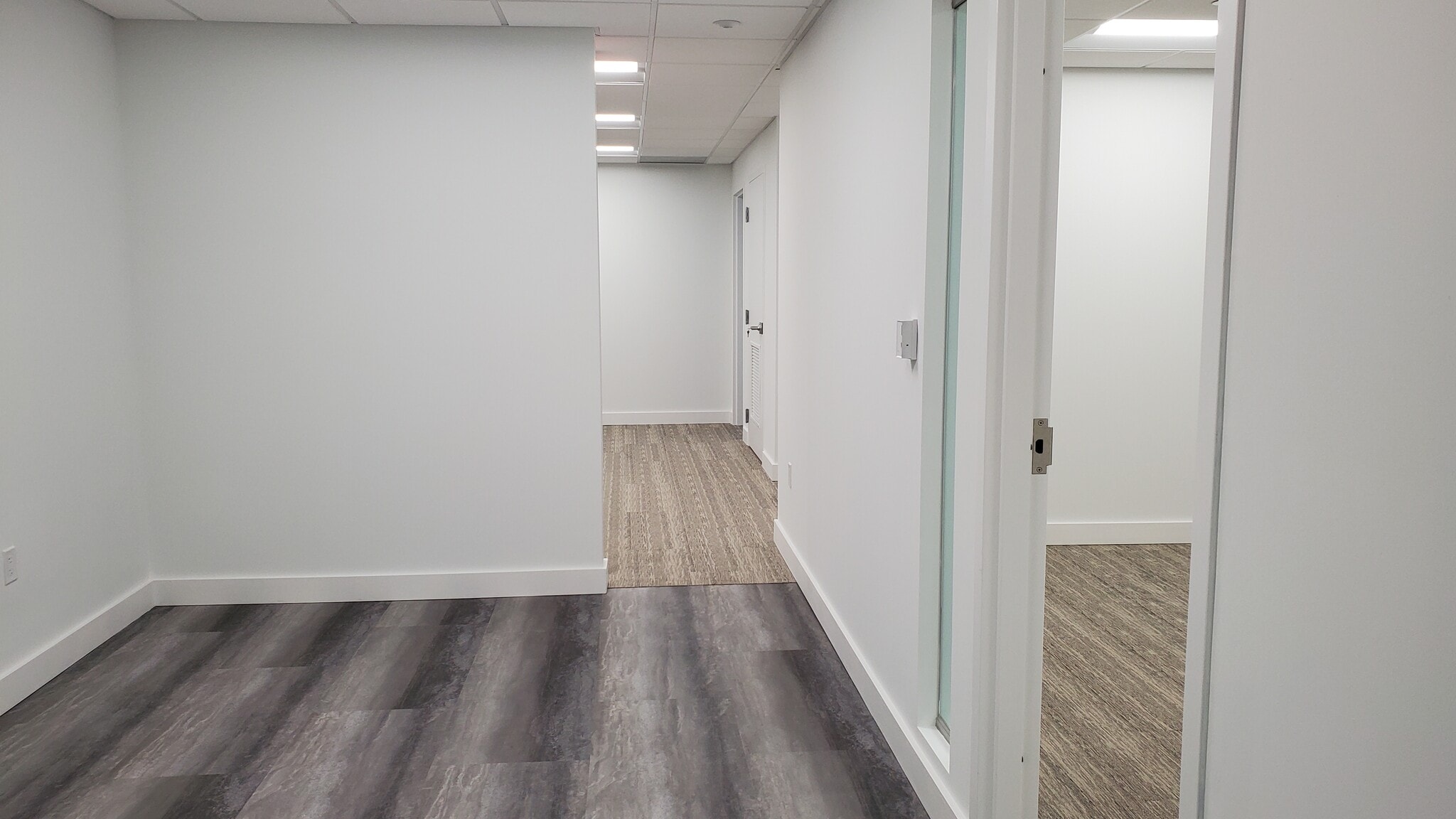 2300 Glades Rd, Boca Raton, FL to rent Interior Photo- Image 1 of 8