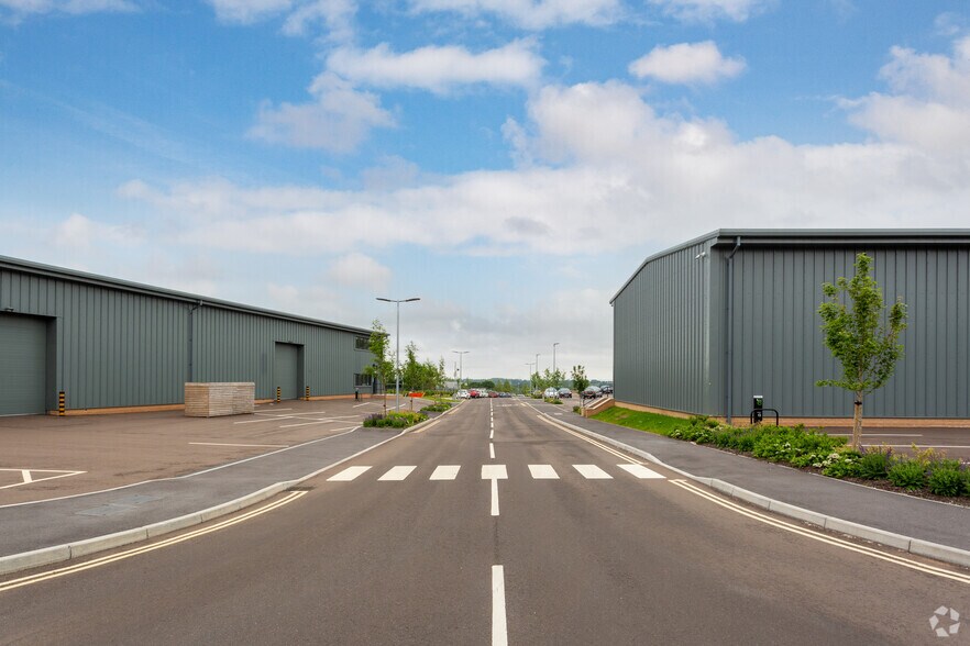 Park Ln, Corsham to rent - Building Photo - Image 3 of 4