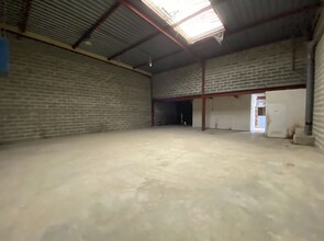 Light Industrial in Argenteuil to rent Interior Photo- Image 1 of 7