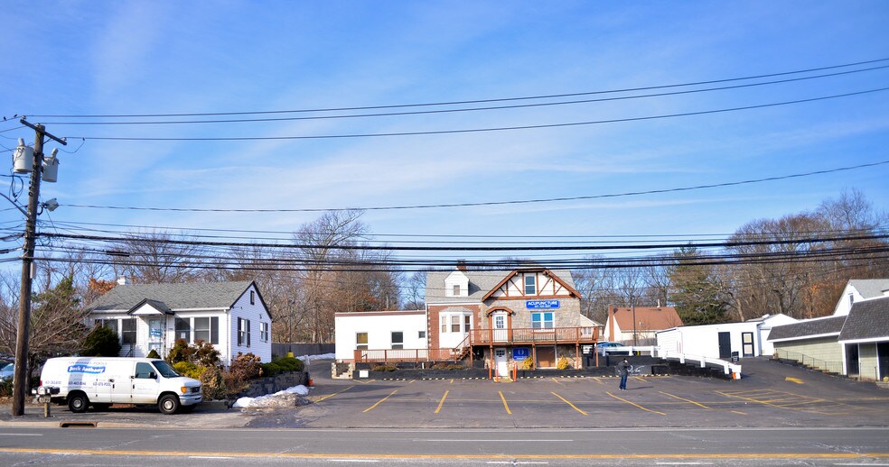 1789 E Jericho Tpke, Huntington 11743 UK