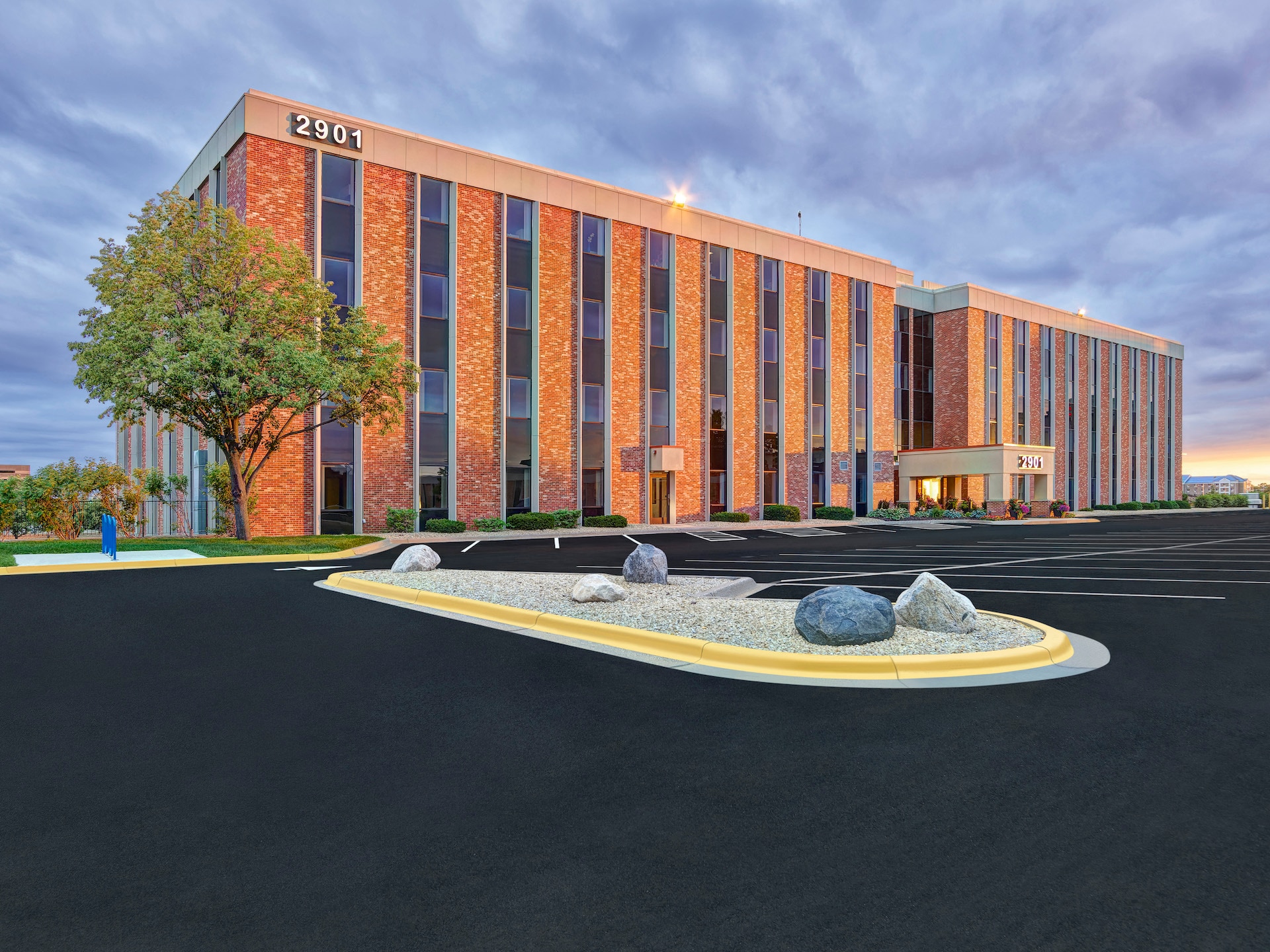 2901 Metro Dr, Bloomington, MN to rent Building Photo- Image 1 of 6