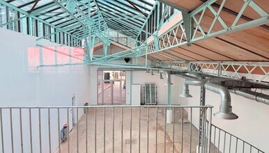 Light Industrial in Malakoff to rent Interior Photo- Image 2 of 3